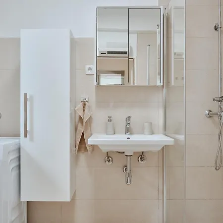 Dora Now With Jacuzzi