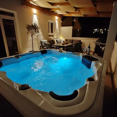 Апартаменты Dora In Centar Now With Jacuzzi
