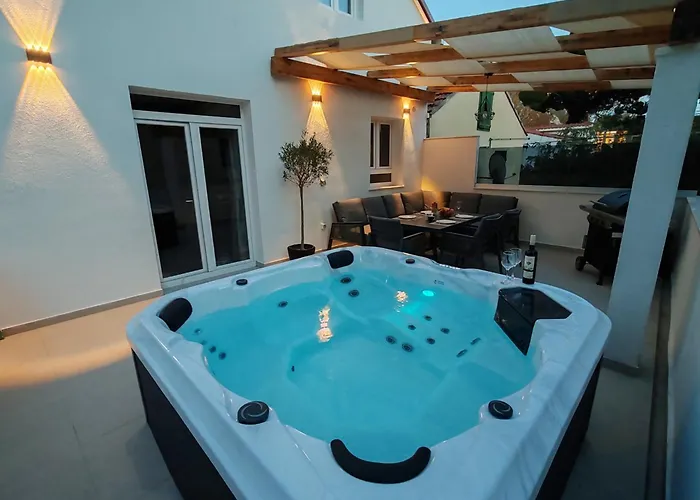 Villa Dora In Omis Centar Now With Jacuzzi *